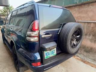 A picture of Toyota Prado 2009 model manual 4 cyl reverse camera