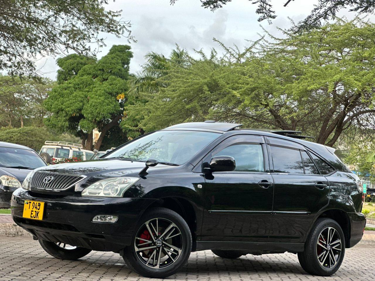 A picture of TOYOTA HARRIER