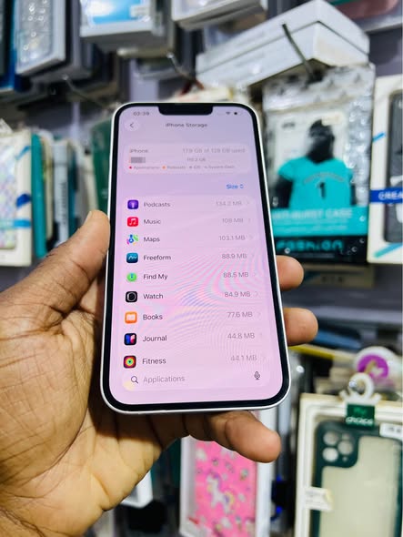 A picture of iPhone 14 Clean
