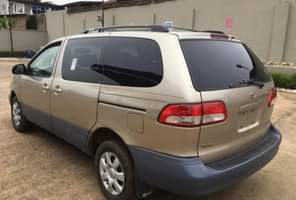 A picture of DANNY YUNG Smarts Autos First Body Toyota Sienna 02 Very