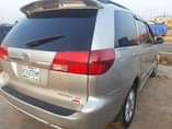 A picture of Toyota sienna 2005