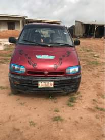 A picture of Nissan Serena year 2000 First body pan neatly used Manual