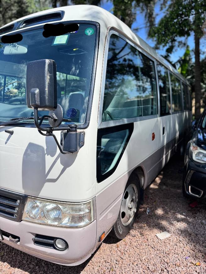 A picture of Toyota coaster