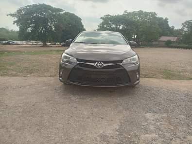 A picture of 5 months used Toyota Camry 2016 with untampered engine gear