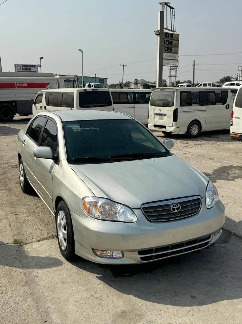 A picture of 2004 Toyota corolla
