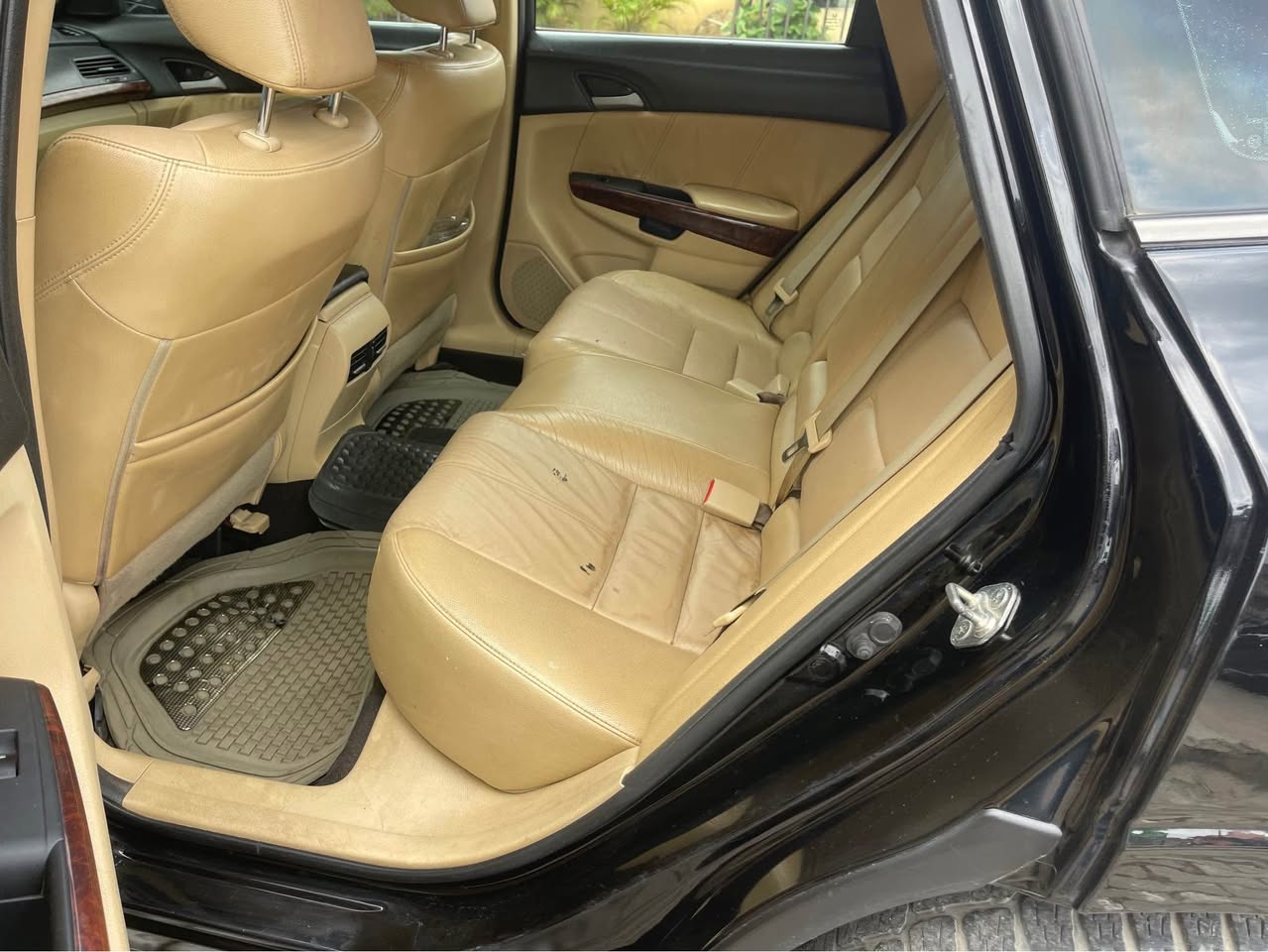 A picture of Neatly used 2012 13 Honda crosstour bought brand new