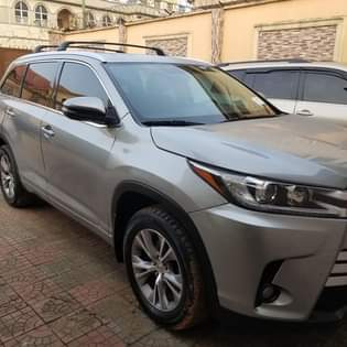 A picture of Toyota Highlander XLE 2015 upgraded to 2017 SUPER CLEAN WITH
