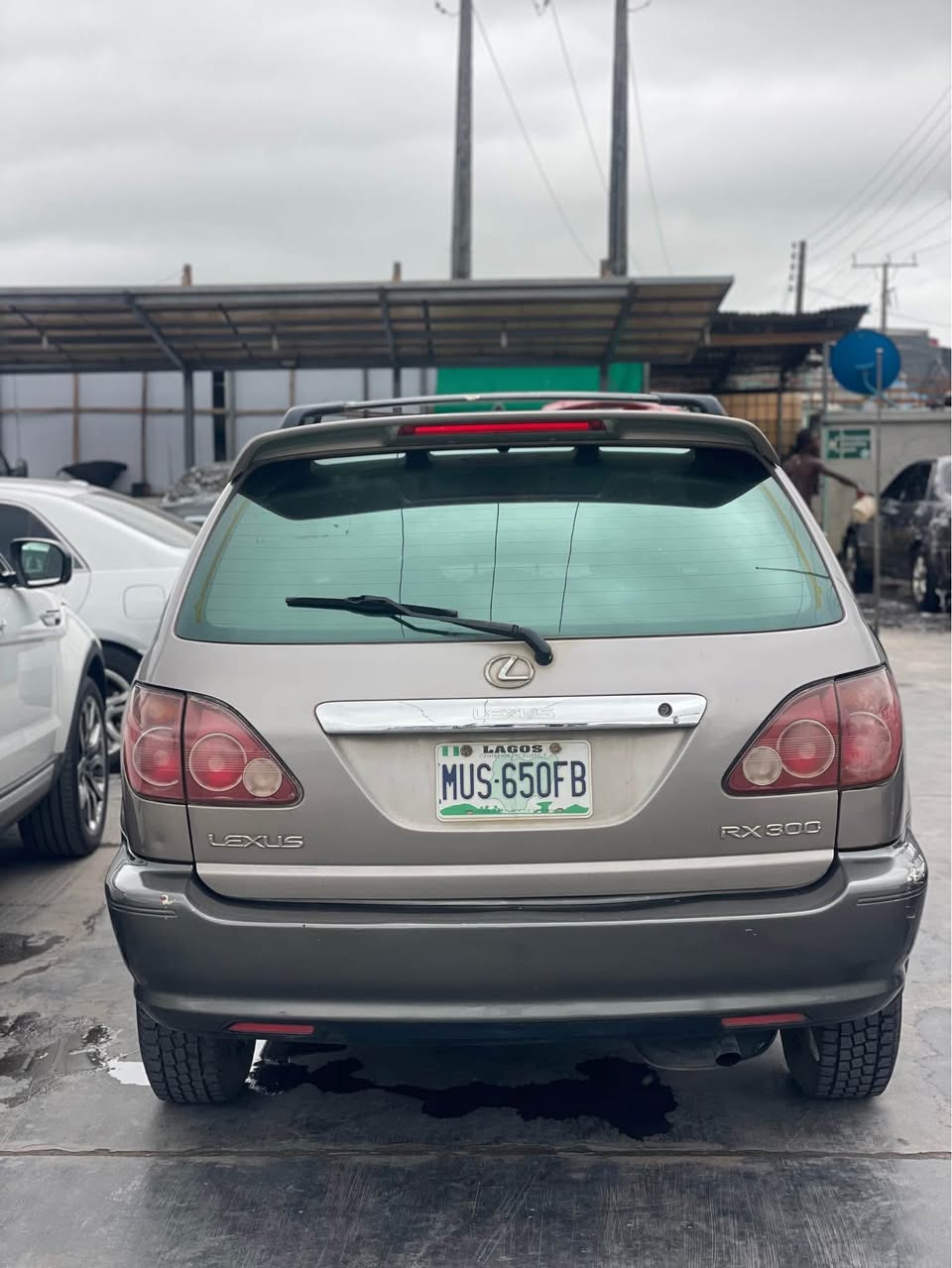 A picture of 2000 Lexus rx300