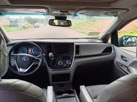 A picture of 2019 Toyota sienna Foreign used