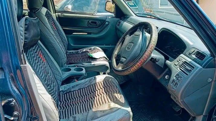 A picture of CRV honda is on Quick sale Price 9 7m call