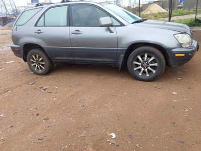 A picture of Dealer Deal Lexus RX 300 2000 with good engine gear