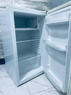 A picture of Nauza under counter fridge linagandisha sana bei 230 000 tsh