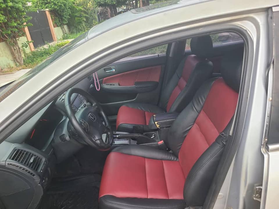 A picture of Honda Accord 2004