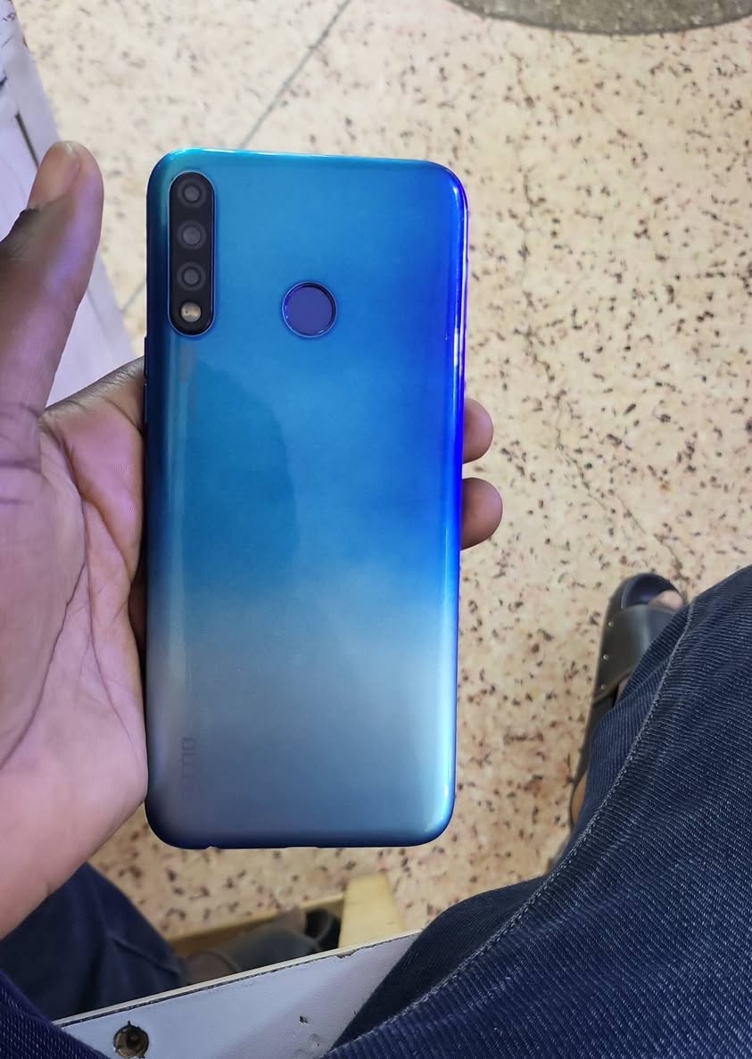 A picture of Uk used tecno Spark 4