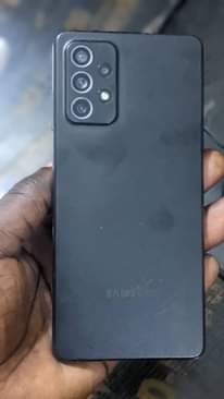 A picture of SAMSUNG A72