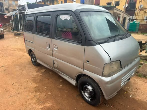 A picture of 2022 Suzuki bus