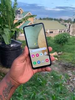 A picture of Samsung A12 gb 64 finger ipo 220 000