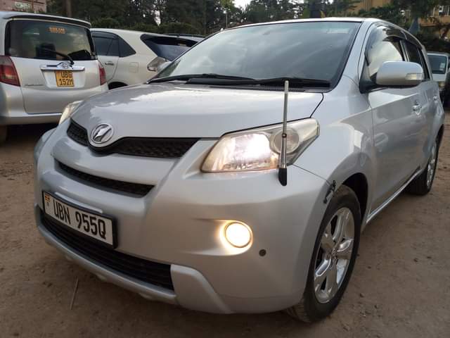 A picture of TOYOTA IST