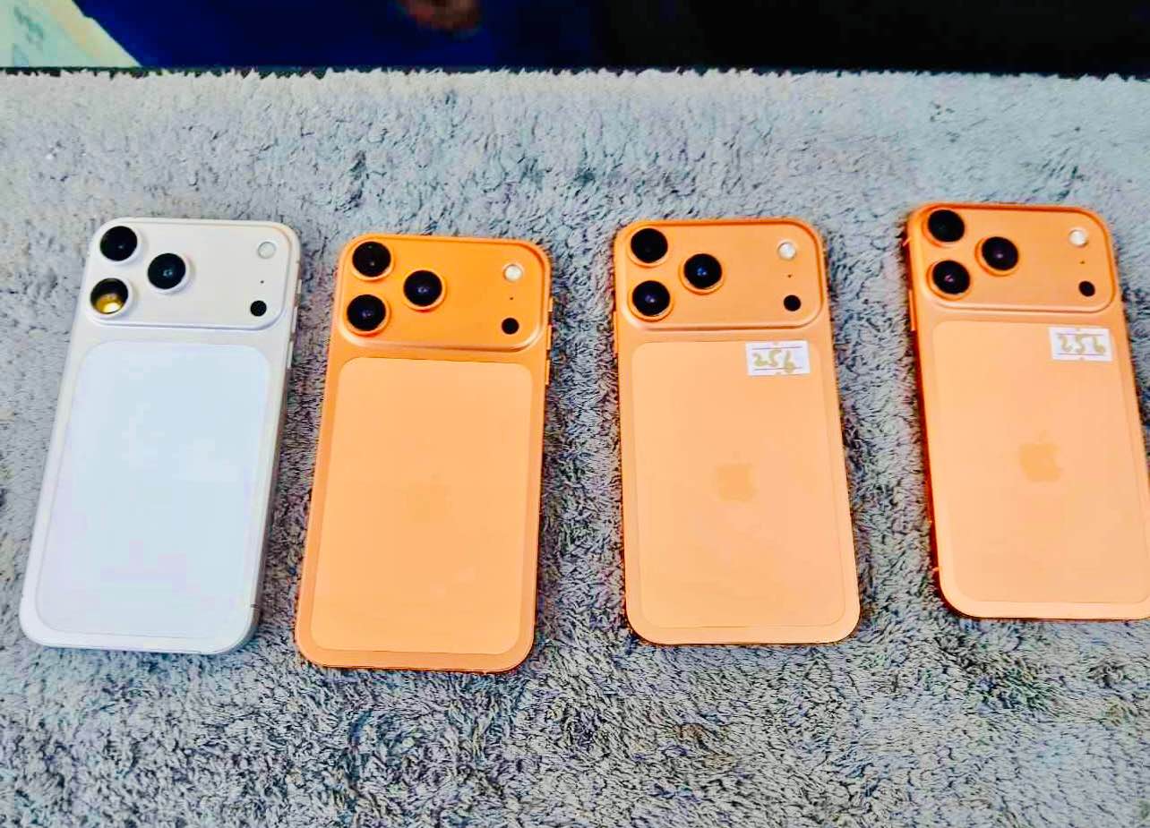 A picture of iPhone XR converted to 17 pro