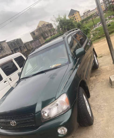 A picture of 003 Toyota Highlander