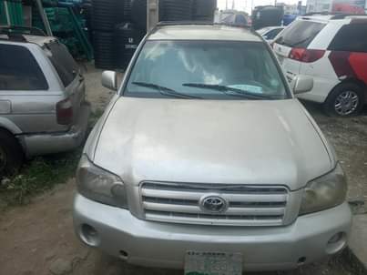 A picture of 3 ROWS TOYOTA HIGHLANDER 2006 2 3M 08026843626