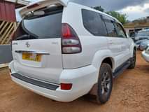 A picture of TOYOTA LAND CRUISER PRADO MODEL 2004 PETROL ENGINE CC 3