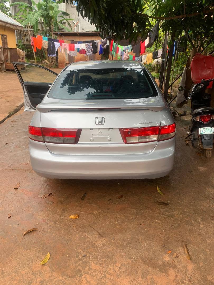 A picture of Honda Accord 2004