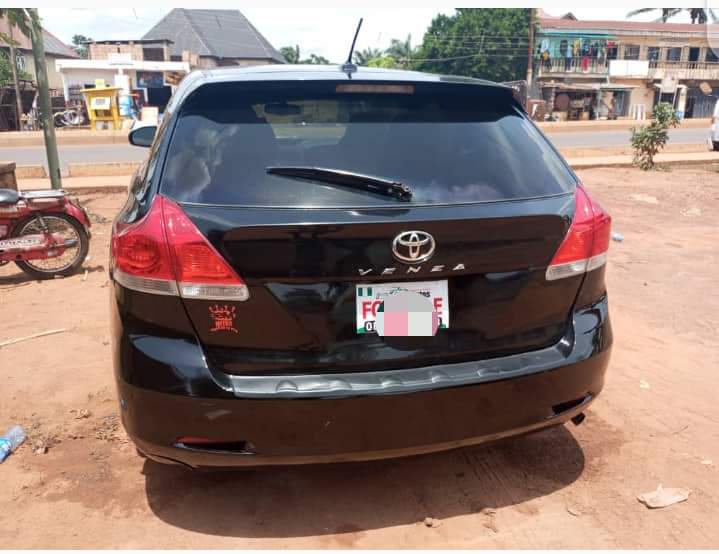 A picture of Distress sale Neatly used Toyota venza 9 5m only V4