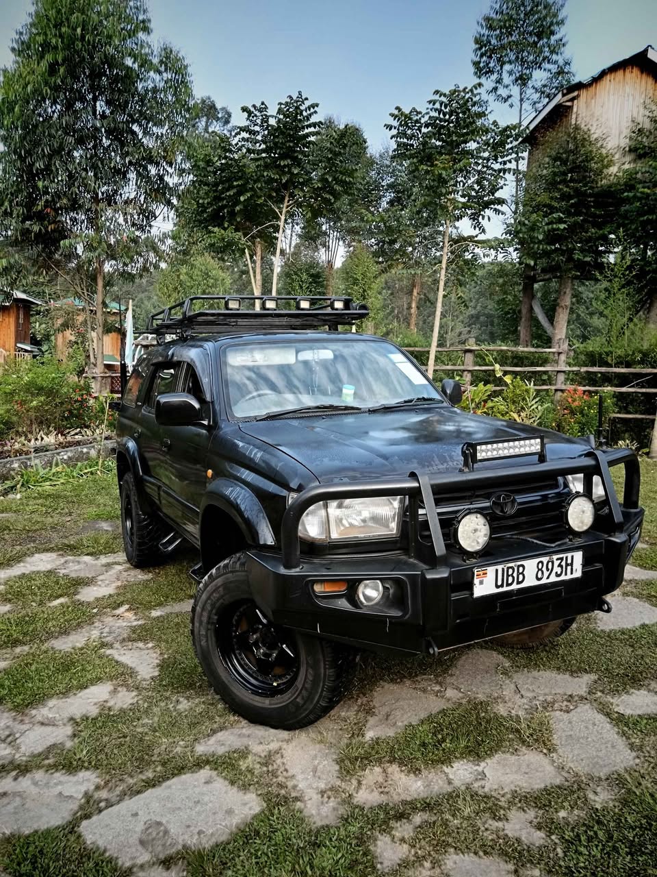 A picture of 1998 Toyota hillux surf