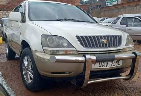 A picture of TOYOTA HARRIER UAV CC 2 2 ENGINE IN PERFECT CONDITION