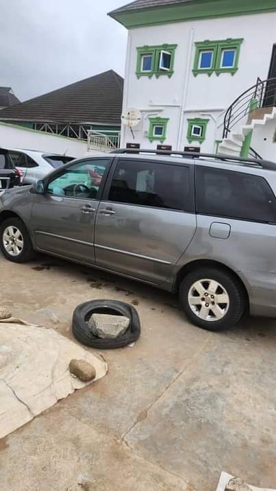 A picture of Toyota Sienna 2005 model