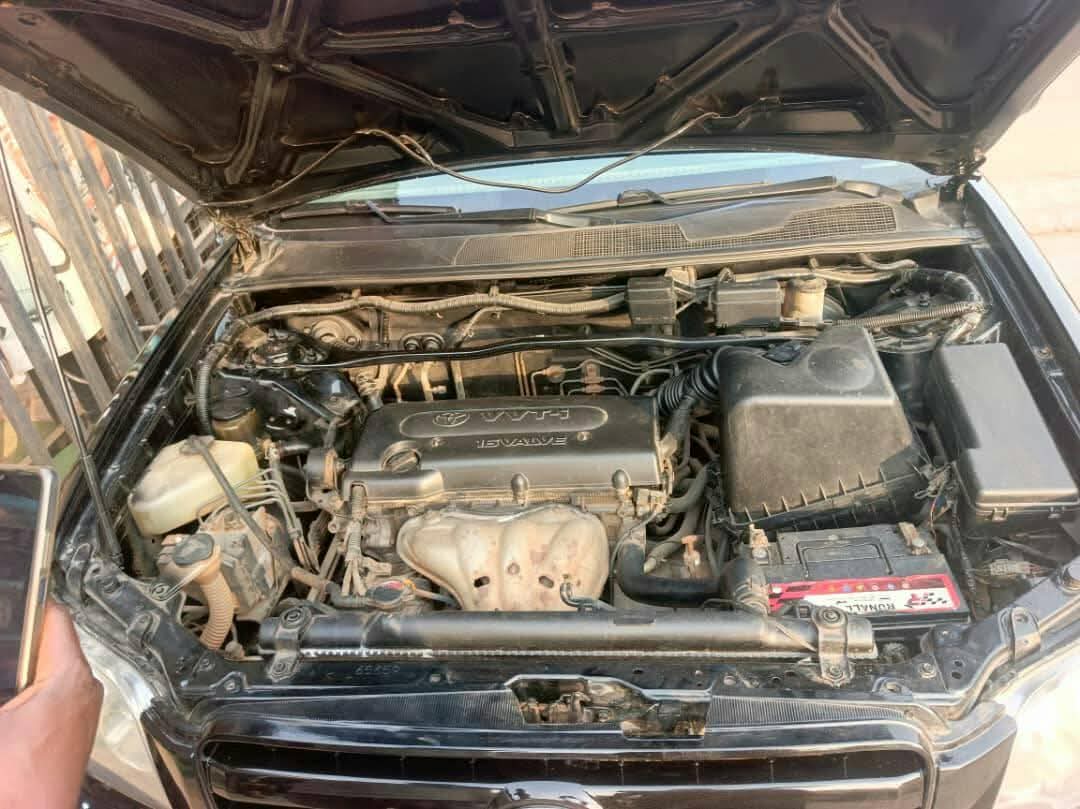 A picture of 2004 Toyota highlander