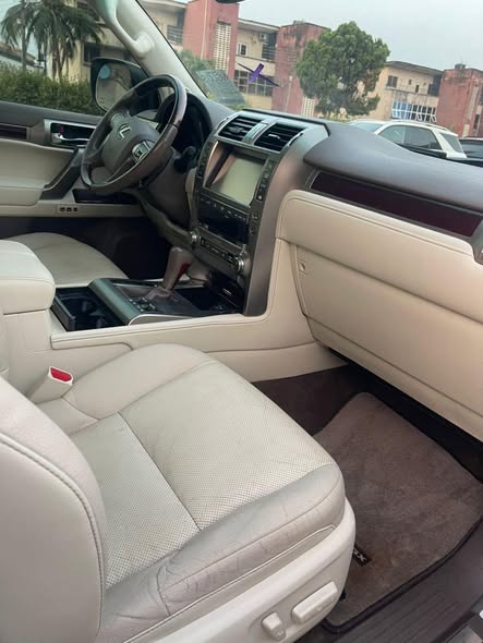 A picture of 2022 Lexus gx640