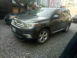 A picture of 2012 Toyota Highlander three row seat very sound engine and