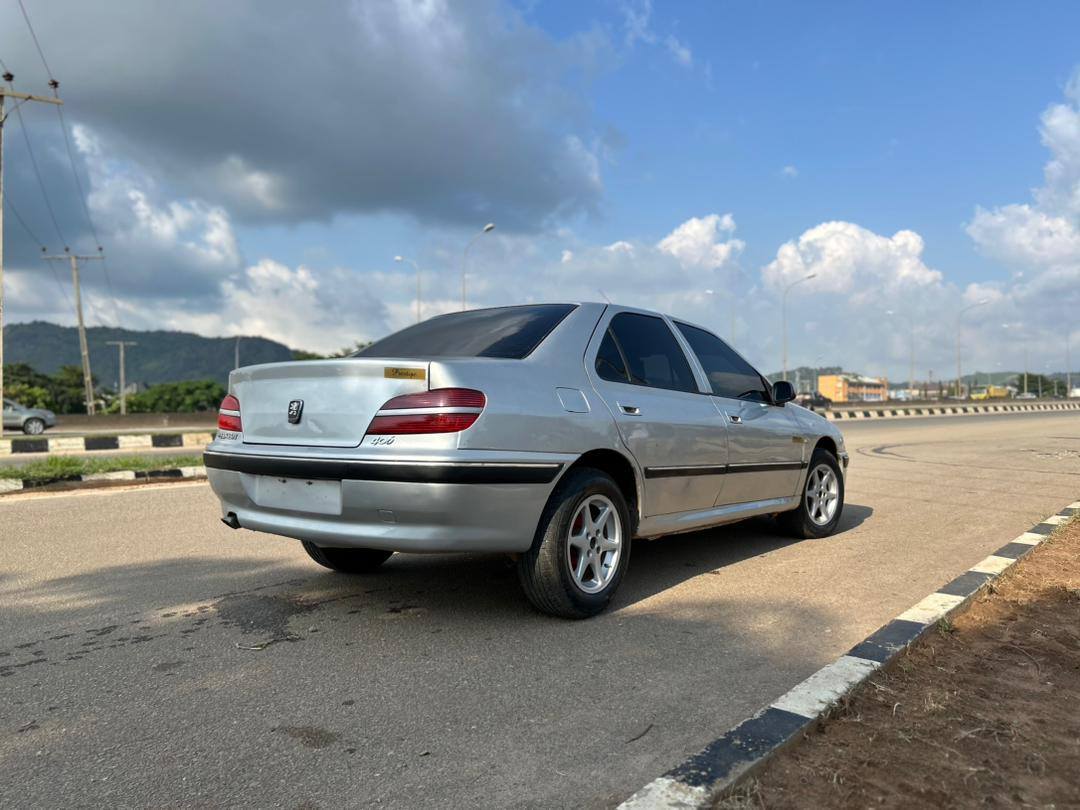 A picture of Peugeot 406