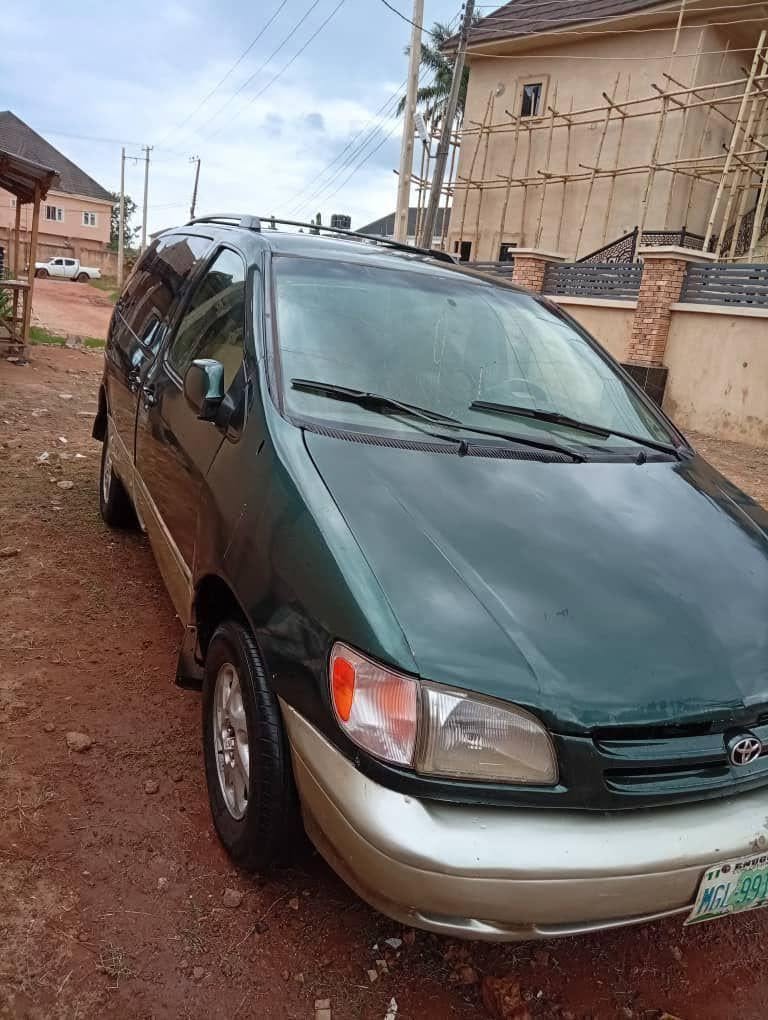 A picture of Toyota Sienna