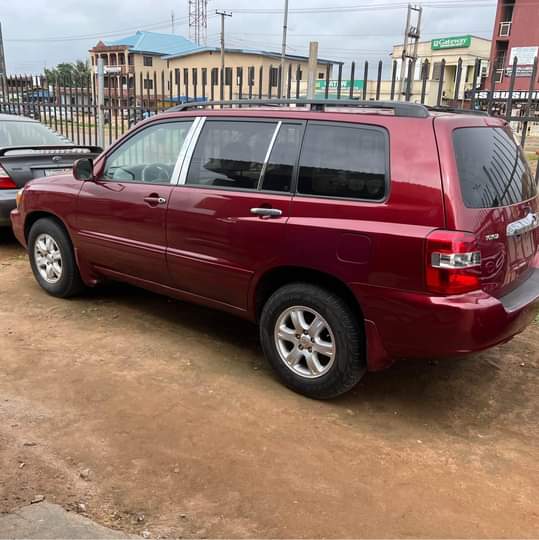 A picture of TOYOTA HIGHLANDER