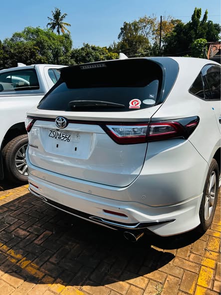 A picture of TOYOTA HARRIER