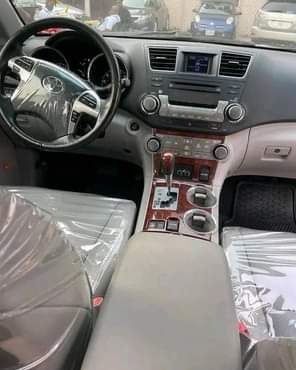 A picture of FOREIGN USED 2012 TOYOTA HIGHLANDER LIMITED Accident Free Sunroof Thumbstart