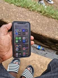 A picture of iphone 11 pro gb 64 clean