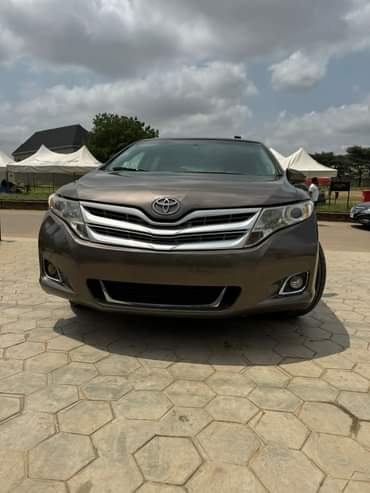 A picture of Full option venza 2010 Pano roof Thumb start Leather interior