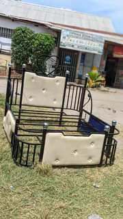 A picture of Nina uza Kitanda Cha chuma bed sofa Bei 210 chaga