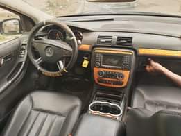 A picture of Nigeria used 2007 Mercedes Benz R350 2 5m net price