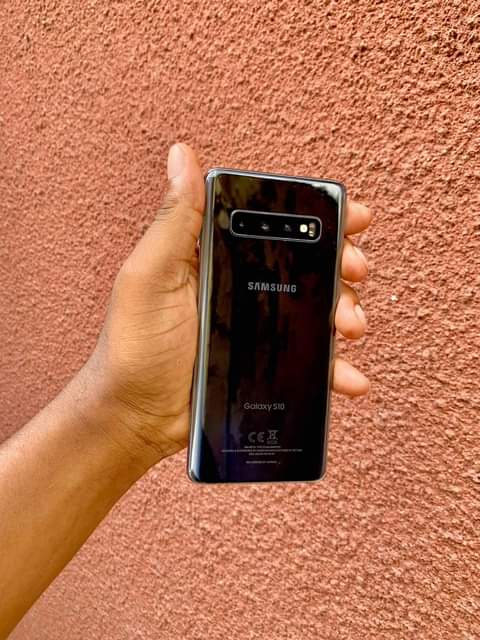 A picture of Samsung s10 128GB