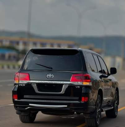 A picture of Toyota Land Cruisers 2011
