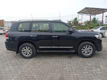 A picture of 2017 TOYOTA LANDCRUISER