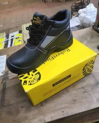 A picture of SAFETY BOOTS