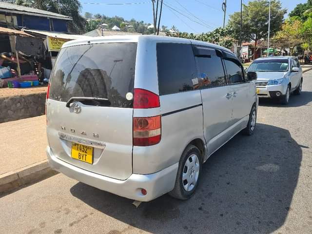 A picture of TOYOTA NOAH NEW SHAPE GOOD USED FOR SELL 7 8M
