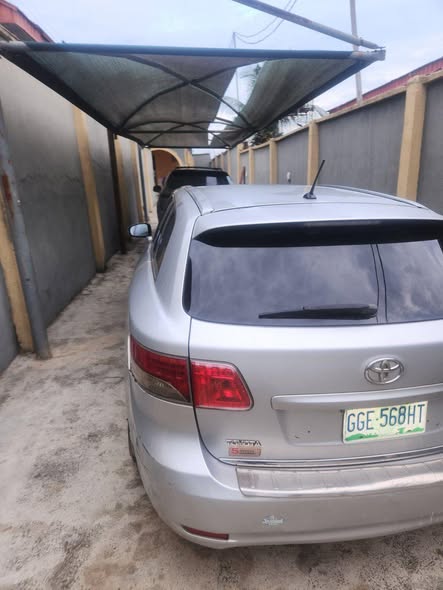 A picture of Toyota Avensis 2012