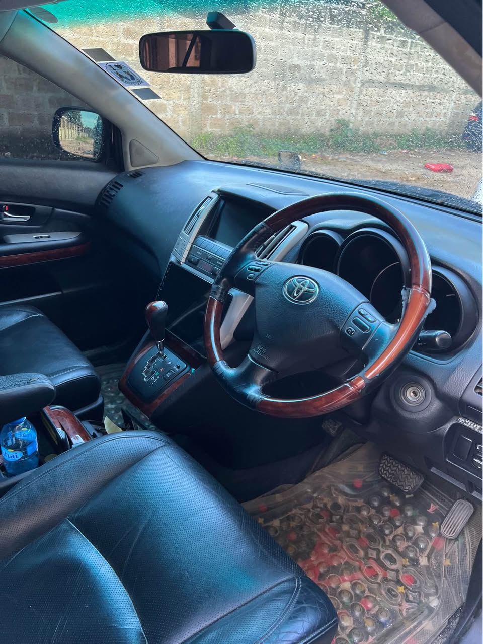 A picture of TOYOTA HARRIER MODEL 2010